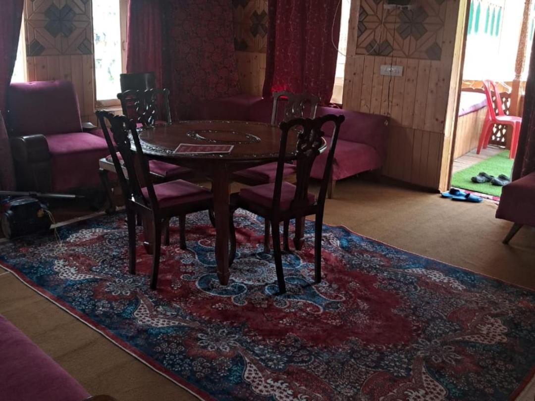 New Lakes Crown Group Of Houseboats Srīnagar الغرفة الصورة